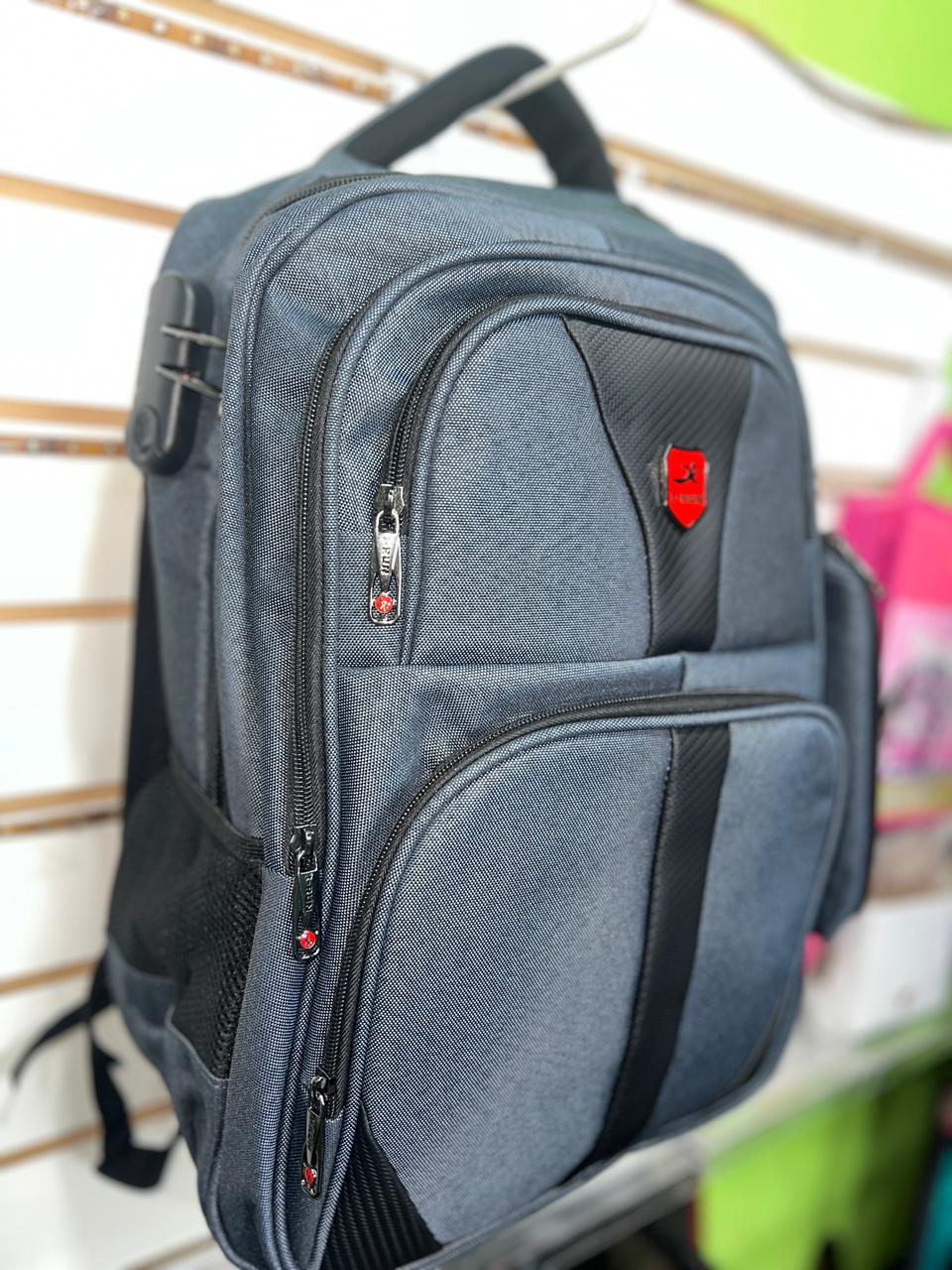 mochila con candado y interfaz usb y audicular