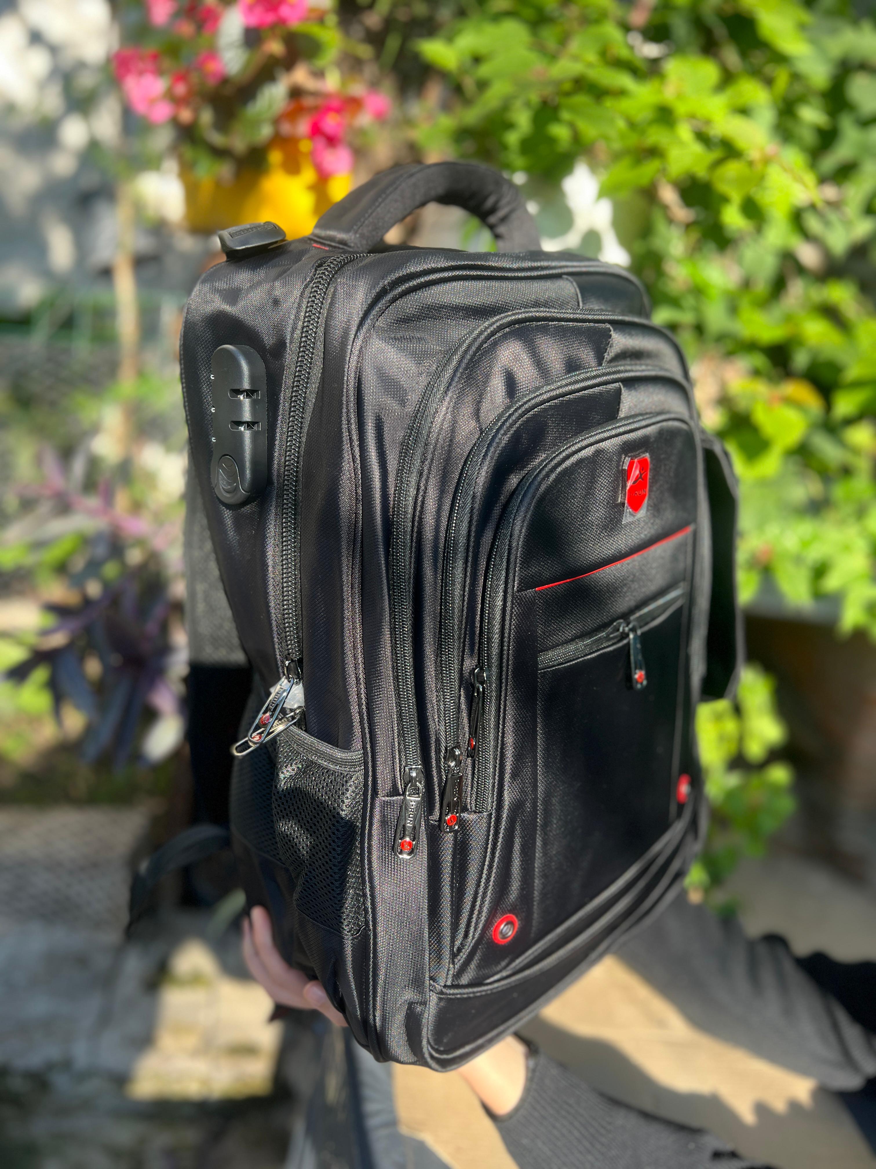 mochila con candado y interfaz usb y audicular